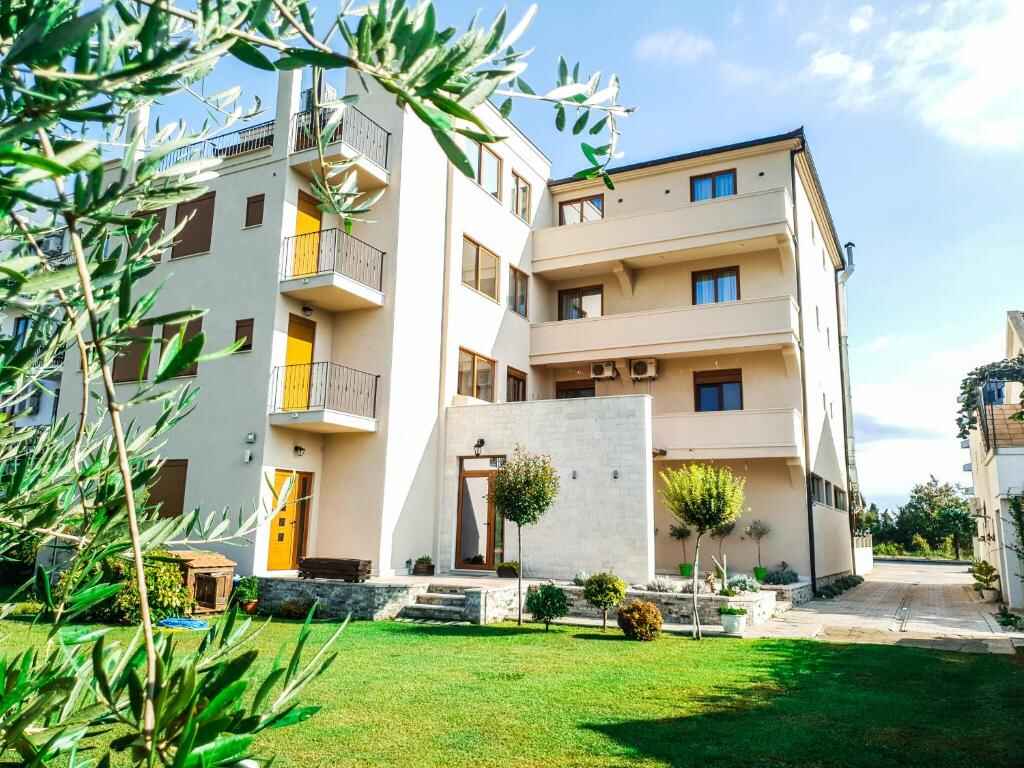 LaCasa Apartments building in Ulcinj