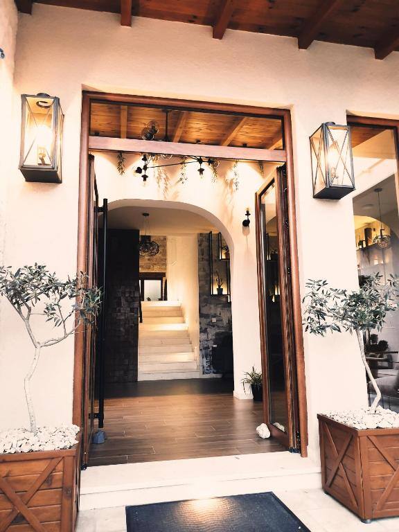 Welcome entrance of LaCasa Apartments in Ulcinj